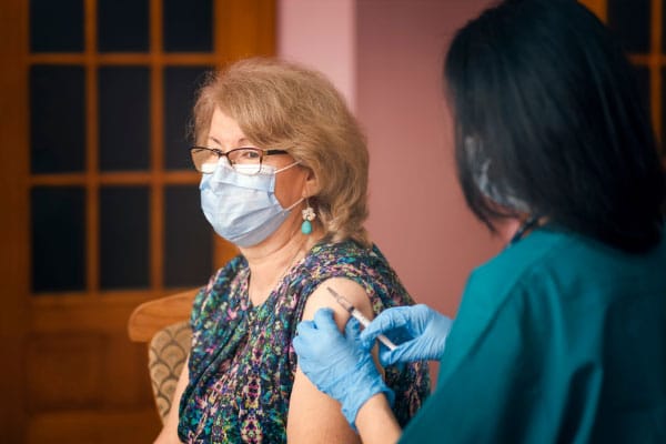 FFUC-Difference-Between-Flu-Vaccine-and-COVID-Vaccine-Effectiveness-Coronavirus-Shots-600x400