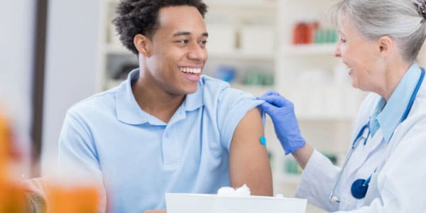 FFUC-Difference-Between-Flu-Vaccine-and-COVID-Vaccine-Flu-Shot-600x300