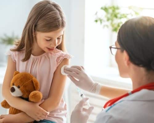 FFUC-Sports-Physicals-vs-Annual-Immunizations-500x400